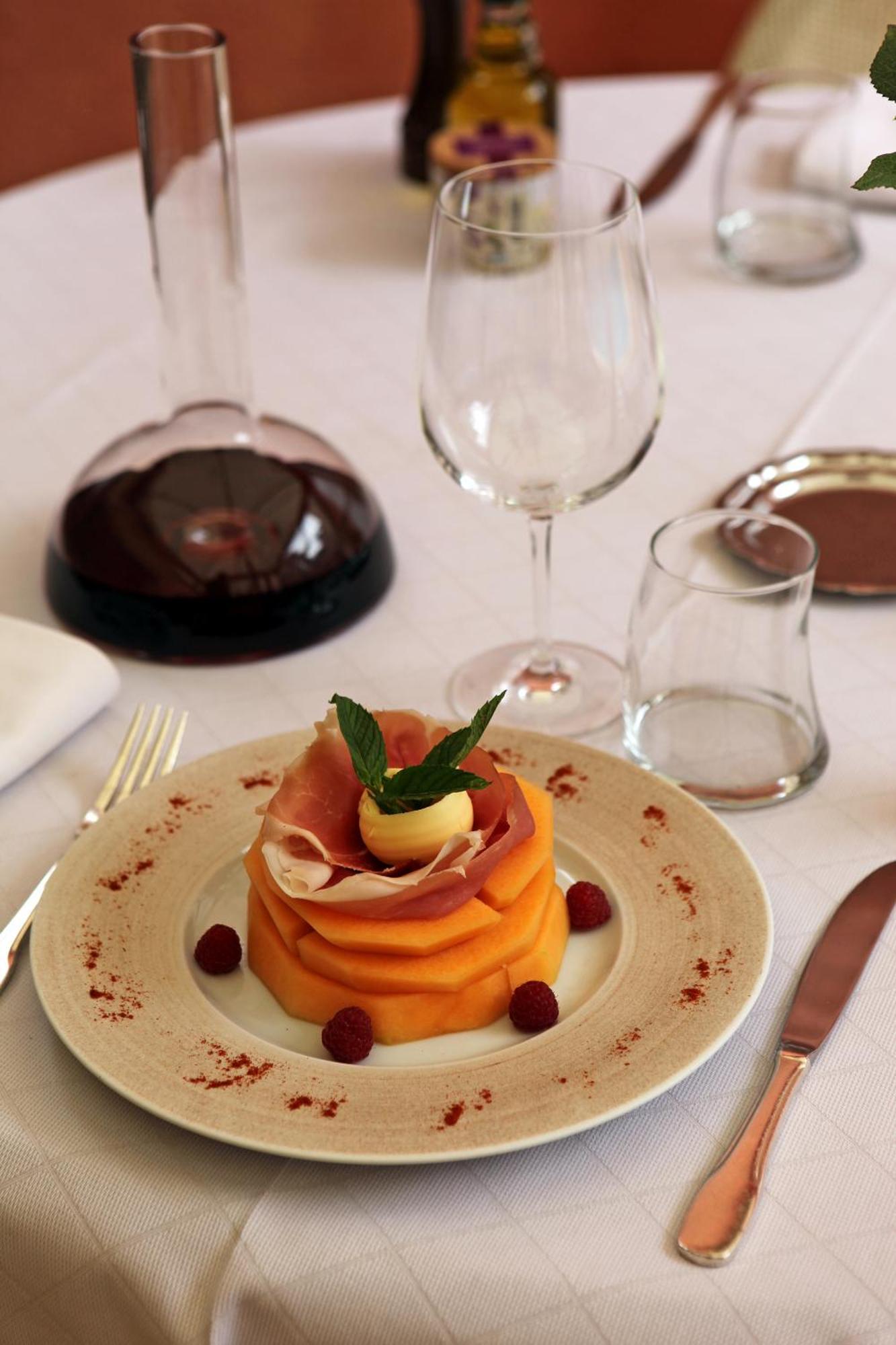 Logis Hotel Restaurant De La Paix Lodève المظهر الخارجي الصورة