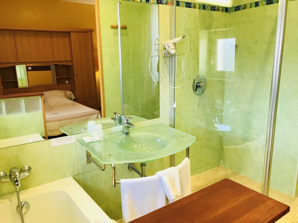 Logis Hotel Restaurant De La Paix Lodève المظهر الخارجي الصورة