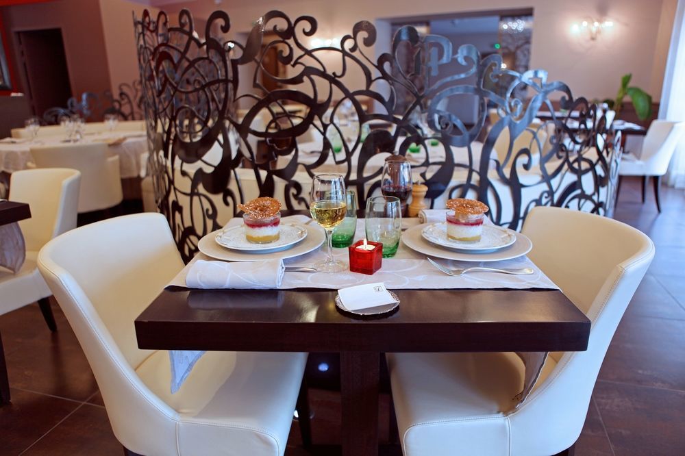 Logis Hotel Restaurant De La Paix Lodève المظهر الخارجي الصورة