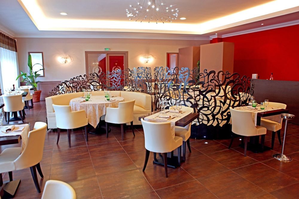 Logis Hotel Restaurant De La Paix Lodève المظهر الخارجي الصورة