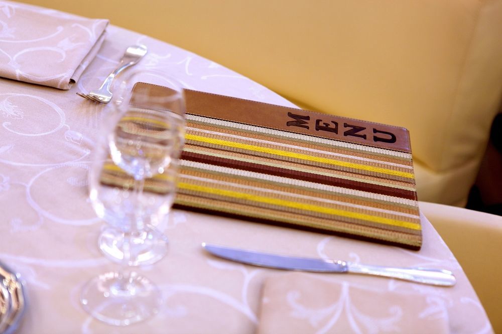 Logis Hotel Restaurant De La Paix Lodève المظهر الخارجي الصورة