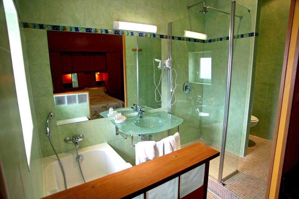 Logis Hotel Restaurant De La Paix Lodève المظهر الخارجي الصورة